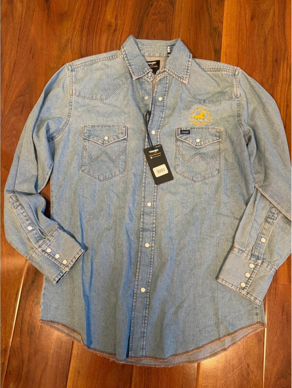 Wrangler X Yellowstone Dutton Ranch Denim Snap Button Shirt Mens Medium